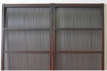 アンティーク建具　上手物　腰板欅(ケヤキ)材　趣のある色合いが魅力の幅狭格子戸2枚セット(引き戸、ガラス戸、ガラス帯戸)(R-065547)