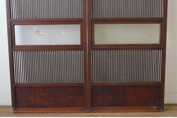 アンティーク建具　上手物　腰板欅(ケヤキ)材　趣のある色合いが魅力の幅狭格子戸2枚セット(引き戸、ガラス戸、ガラス帯戸)(R-065547)