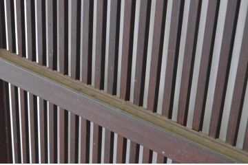 アンティーク建具　上手物　腰板欅(ケヤキ)材　趣のある色合いが魅力の幅狭格子戸2枚セット(引き戸、ガラス戸、ガラス帯戸)(R-065547)