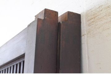 アンティーク建具　上手物　腰板欅(ケヤキ)材　趣のある色合いが魅力の幅狭格子戸2枚セット(引き戸、ガラス戸、ガラス帯戸)(R-065547)