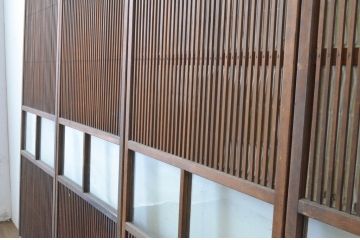 アンティーク建具　腰板欅(ケヤキ)材　風情のある佇まいが魅力的な裏障子付き幅狭格子戸4枚セット(引き戸、障子戸、ガラス帯戸)(R-065548)