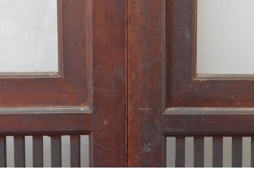 アンティーク建具　腰板欅(ケヤキ)材　時代の流れを感じさせる色合いが魅力の幅狭格子戸2枚セット(引き戸、ガラス帯戸)(R-065557)