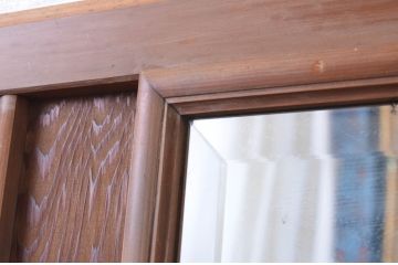 アンティーク建具　鏡付き　どこか懐かしい雰囲気を感じる升目格子戸2枚セット(きつね格子、狐格子、引き戸、マス目、板戸)(R-065558)