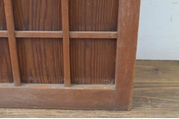 アンティーク建具　鏡付き　どこか懐かしい雰囲気を感じる升目格子戸2枚セット(きつね格子、狐格子、引き戸、マス目、板戸)(R-065558)