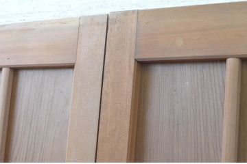 アンティーク建具　鏡付き　どこか懐かしい雰囲気を感じる升目格子戸2枚セット(きつね格子、狐格子、引き戸、マス目、板戸)(R-065558)