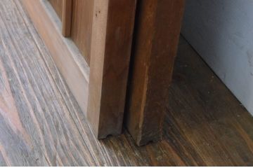 アンティーク建具　鏡付き　どこか懐かしい雰囲気を感じる升目格子戸2枚セット(きつね格子、狐格子、引き戸、マス目、板戸)(R-065558)
