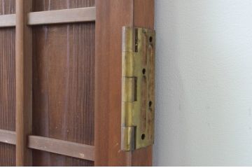 アンティーク建具　どこか懐かしい雰囲気を感じる升目格子戸1枚(きつね格子、狐格子、木製扉、マス目、ドア、板戸)(R-065559)
