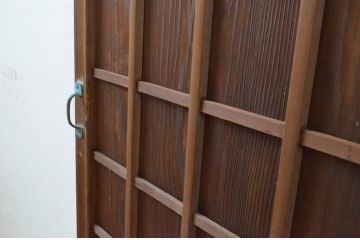 アンティーク建具　どこか懐かしい雰囲気を感じる升目格子戸1枚(きつね格子、狐格子、木製扉、マス目、ドア、板戸)(R-065559)