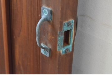 アンティーク建具　どこか懐かしい雰囲気を感じる升目格子戸1枚(きつね格子、狐格子、木製扉、マス目、ドア、板戸)(R-065559)