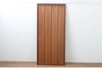 アンティーク建具　インテリアに馴染みやすいシンプルさが魅力の縦桟扉1枚(ドア、木製扉)(R-065560)