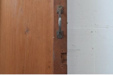 アンティーク建具　インテリアに馴染みやすいシンプルさが魅力の縦桟扉1枚(ドア、木製扉)(R-065560)