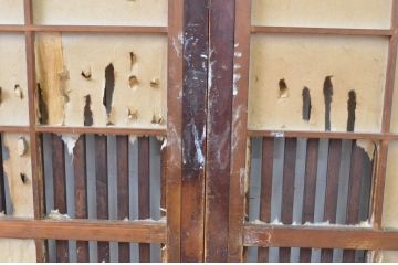 アンティーク建具　希少デザイン!!横桟が真鍮(しんちゅう)製の幅狭格子戸4枚セット(引き戸、格子戸、障子戸、裏障子)(R-065564)