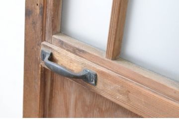 アンティーク建具　上品な透かし彫りがアクセントの幅狭ガラス扉1枚(木製扉、ガラスドア)(R-065565)