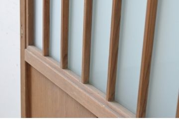 アンティーク建具　上品な透かし彫りがアクセントの幅狭ガラス扉1枚(木製扉、ガラスドア)(R-065565)