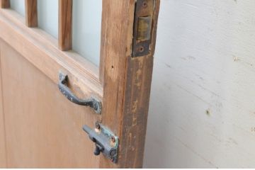 アンティーク建具　上品な透かし彫りがアクセントの幅狭ガラス扉1枚(木製扉、ガラスドア)(R-065565)