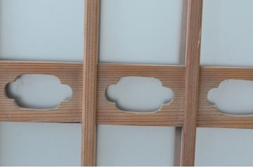 アンティーク建具　上品な透かし彫りがアクセントの幅狭ガラス扉1枚(木製扉、ガラスドア)(R-065566)