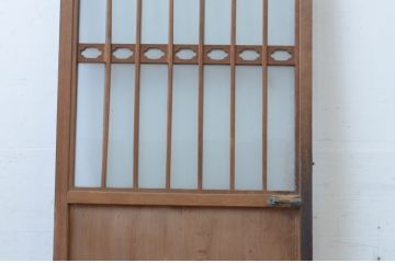 アンティーク建具　上品な透かし彫りがアクセントの幅狭ガラス扉1枚(木製扉、ガラスドア)(R-065566)