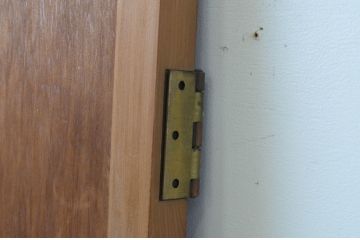 アンティーク建具　高級品!!屋久杉の鶉杢(うずらもく)が堪能できる贅沢な縦桟板戸扉1枚(木製扉、ドア)(R-065567)