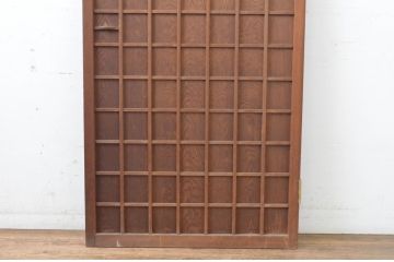 アンティーク建具　升目(マス目)格子から覗く木目が美しい板戸扉1枚(きつね格子、狐格子、木製扉、ドア)(R-065568)