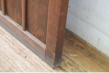 アンティーク建具　升目(マス目)格子から覗く木目が美しい板戸扉1枚(きつね格子、狐格子、木製扉、ドア)(R-065568)