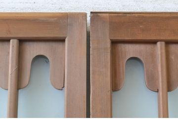 アンティーク建具　透かし彫りがかわいいおしゃれな幅狭板戸2枚セット(ガラス戸、引き戸)(R-065569)