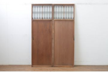 アンティーク建具　透かし彫りがかわいいおしゃれな幅狭板戸2枚セット(ガラス戸、引き戸)(R-065569)