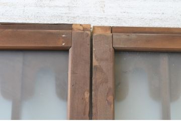 アンティーク建具　透かし彫りがかわいいおしゃれな幅狭板戸2枚セット(ガラス戸、引き戸)(R-065569)