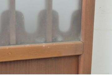 アンティーク建具　透かし彫りがかわいいおしゃれな幅狭板戸2枚セット(ガラス戸、引き戸)(R-065569)