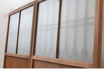 アンティーク建具　透かし彫りがかわいいおしゃれな幅狭板戸2枚セット(ガラス戸、引き戸)(R-065569)