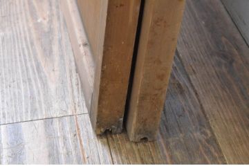 アンティーク建具　透かし彫りがかわいいおしゃれな幅狭板戸2枚セット(ガラス戸、引き戸)(R-065569)