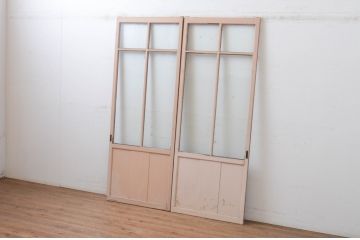 アンティーク建具　ペイント仕上げ限定　レトロな雰囲気の幅狭ガラス戸2枚セット(引き戸)(R-065571)