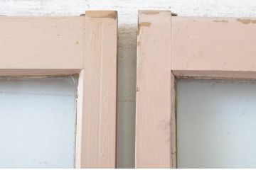 アンティーク建具　ペイント仕上げ限定　レトロな雰囲気の幅狭ガラス戸2枚セット(引き戸)(R-065571)