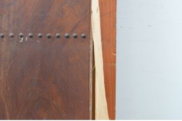 アンティーク建具　欅(ケヤキ)材　重厚な雰囲気のある一枚板の升目(マス目)格子の蔵戸1枚(きつね格子、狐格子、引き戸、玄関戸)(R-065574)
