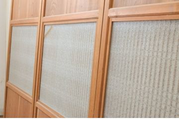 アンティーク建具　美品　上手物!!和の空間を演出する欅(ケヤキ)板のガラス帯戸3枚セット(引き戸、板戸)(R-065577)