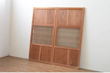 アンティーク建具　上手物!!和の空間を演出する欅(ケヤキ)板のガラス帯戸2枚セット(引き戸、板戸)(R-065578)