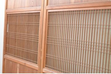 アンティーク建具　上手物!!和の空間を演出する欅(ケヤキ)板のガラス帯戸2枚セット(引き戸、板戸)(R-065578)