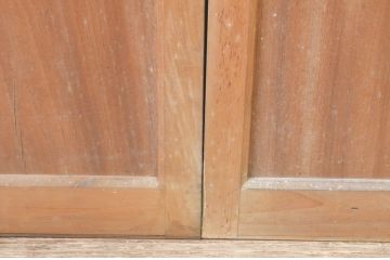 アンティーク建具　上手物!!和の空間を演出する欅(ケヤキ)板のガラス帯戸2枚セット(引き戸、板戸)(R-065578)