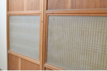 アンティーク建具　上手物!!和の空間を演出する欅(ケヤキ)板のガラス帯戸2枚セット(引き戸、板戸)(R-065578)