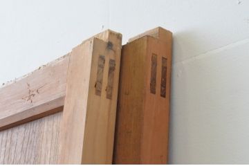 アンティーク建具　上手物!!和の空間を演出する欅(ケヤキ)板のガラス帯戸2枚セット(引き戸、板戸)(R-065578)
