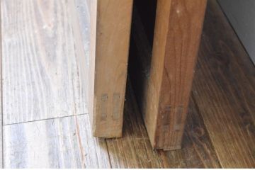 アンティーク建具　上手物!!和の空間を演出する欅(ケヤキ)板のガラス帯戸2枚セット(引き戸、板戸)(R-065578)