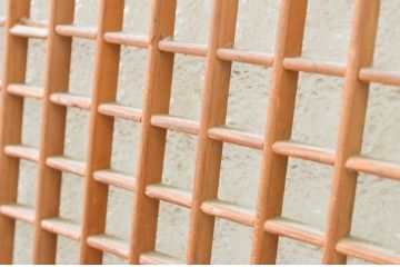 アンティーク建具　上手物!!和の空間を演出する欅(ケヤキ)板のガラス帯戸1枚(引き戸、板戸)(R-065579)