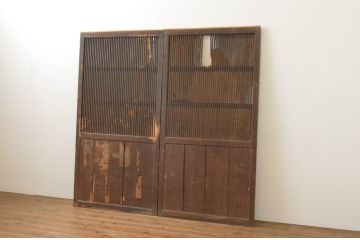 アンティーク建具　玄関戸としてもおすすめ!!厚みのある重厚な佇まいが魅力的な格子戸2枚セット(引き戸、障子戸、玄関戸)(R-065582)