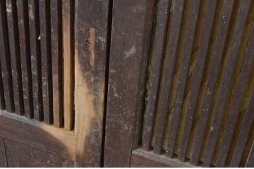 アンティーク建具　玄関戸としてもおすすめ!!厚みのある重厚な佇まいが魅力的な格子戸2枚セット(引き戸、障子戸、玄関戸)(R-065582)