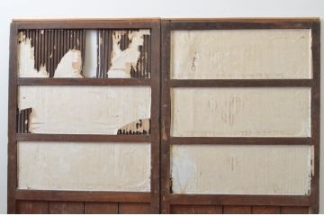 アンティーク建具　玄関戸としてもおすすめ!!厚みのある重厚な佇まいが魅力的な格子戸2枚セット(引き戸、障子戸、玄関戸)(R-065582)