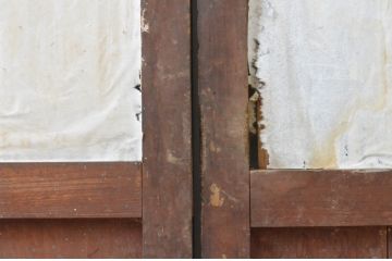 アンティーク建具　玄関戸としてもおすすめ!!厚みのある重厚な佇まいが魅力的な格子戸2枚セット(引き戸、障子戸、玄関戸)(R-065582)