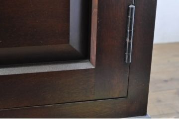 中古　美品　松本民芸家具　天板リメイク　シックな色合いが落ち着いた雰囲気を醸し出すサイドボード(カウンターテーブル、戸棚、収納棚、キャビネット)(R-065584)
