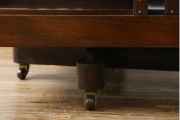 イギリスアンティーク　天板象嵌入り　マホガニー材　クラシカルな佇まいが魅力のリボルビングブックシェルフ(ブックケース、本棚、書棚、回転式、マガジンラック、英国)(R-065591)