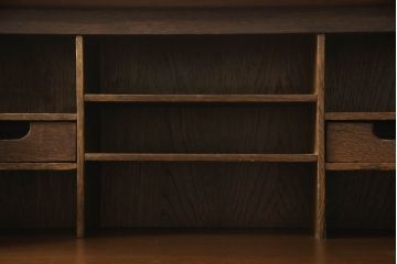 イギリスビンテージ　オーク材　上品な佇まいが魅力のライティングビューロー(ライティングデスク、簿記机、ワークデスク、在宅用、在宅ワーク用、サイドキャビネット、ヴィンテージ、英国)(R-065593)