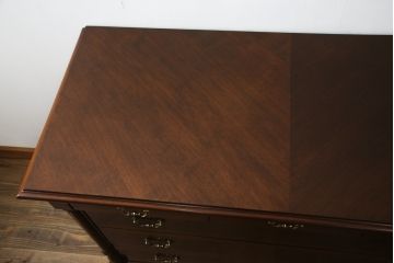 中古　美品　フランスベッド取り扱い　スペイン製　Slumberland(スランバーランド)　気品ある佇まいが洗練された空間を演出してくれるサイドチェスト(サイドボード、引き出し、英国王室御用達)(定価約50万円)(R-065597)