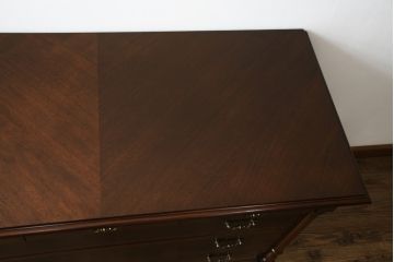 中古　美品　フランスベッド取り扱い　スペイン製　Slumberland(スランバーランド)　気品ある佇まいが洗練された空間を演出してくれるサイドチェスト(サイドボード、引き出し、英国王室御用達)(定価約50万円)(R-065597)